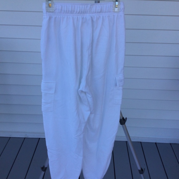 Women’s Nike White Sweatpants, 2 Side pockets with Snaps, XSmall - Picture 2 of 8